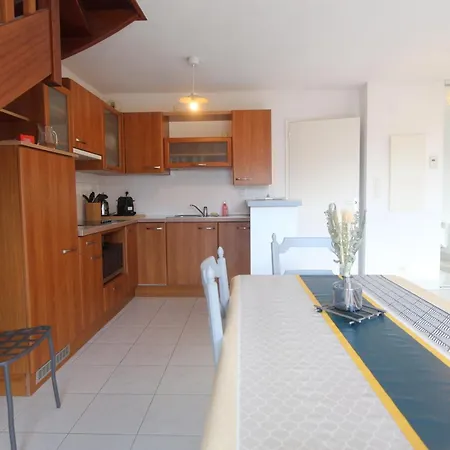 Fouesnant Beg Meil, Duplex Au Coeur Du Village, A 450 M De La
